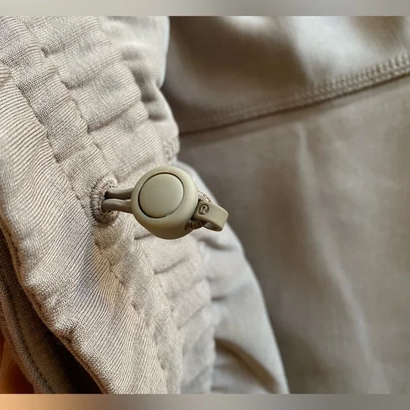 Lululemon Softstreme High-Rise Short 4" NWT Size4 - Picture 8 of 12